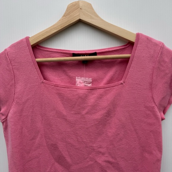 🆕 Alex Marie Short Sleeve Pink Tee Size medium NWT - Picture 4 of 6